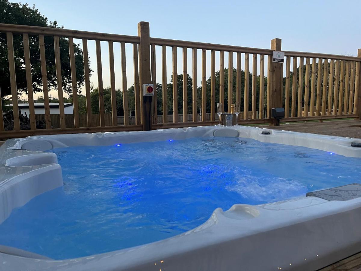 Aladdin Safari Tent Тенбі Екстер'єр фото