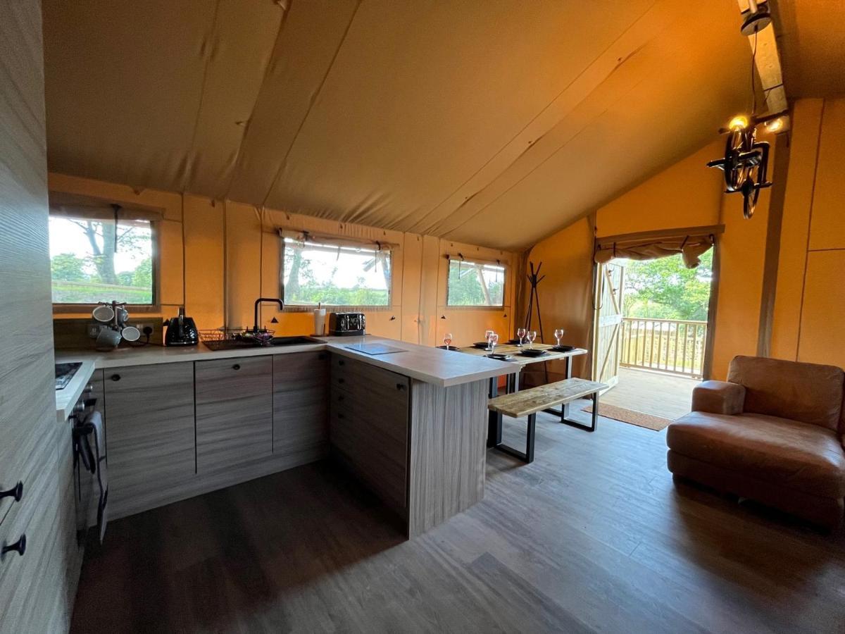 Aladdin Safari Tent Тенбі Екстер'єр фото