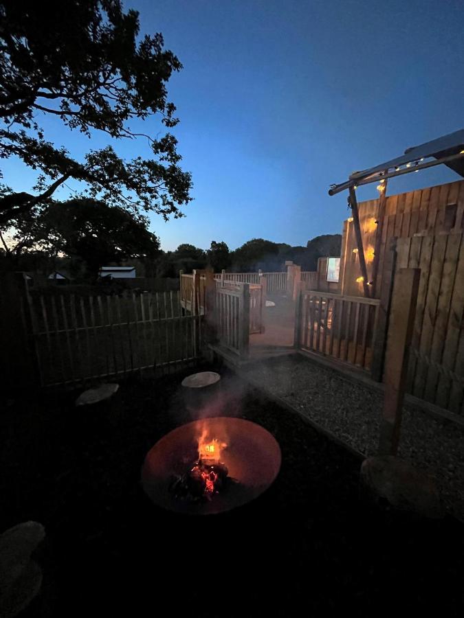 Aladdin Safari Tent Тенбі Екстер'єр фото