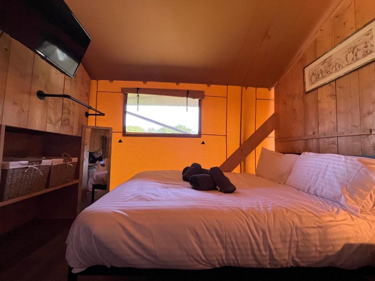 Aladdin Safari Tent Тенбі Екстер'єр фото