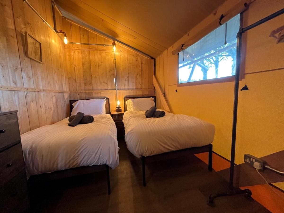 Aladdin Safari Tent Тенбі Екстер'єр фото